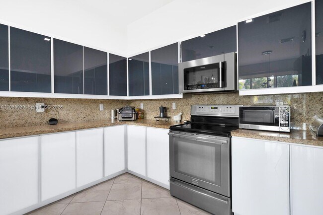 Building Photo - 10824 NW 84th St