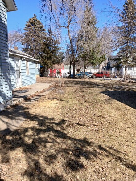 Building Photo - 612 W Laurel St