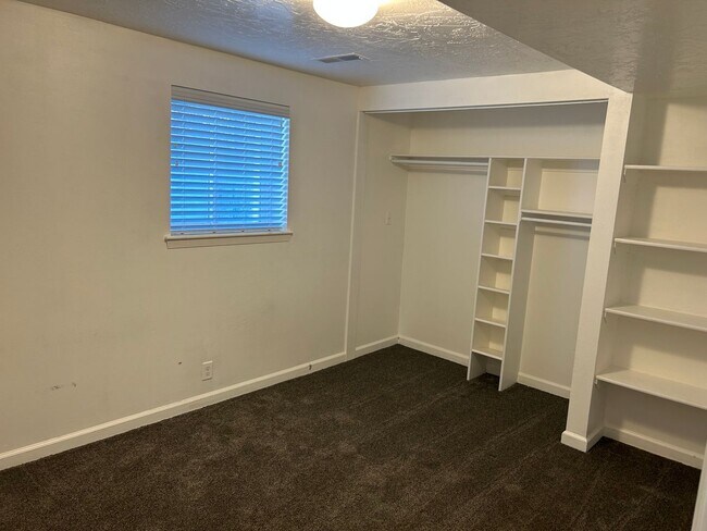 Building Photo - 3801 S Franklin Cir