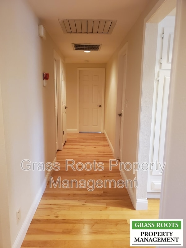 Building Photo - 18250 Lake Forest Dr