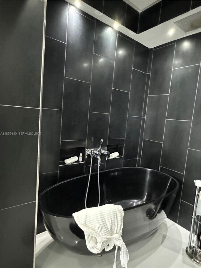 Building Photo - 6770 Indian Creek Dr