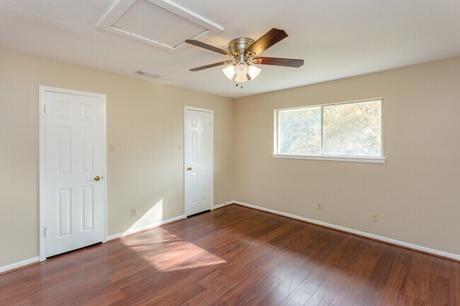 Building Photo - 1703 Plantation Dr