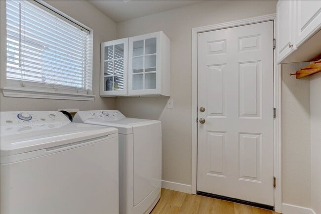 Building Photo - Stunning 5-Bedroom Home in Desirable McKay Landing – Available Now!