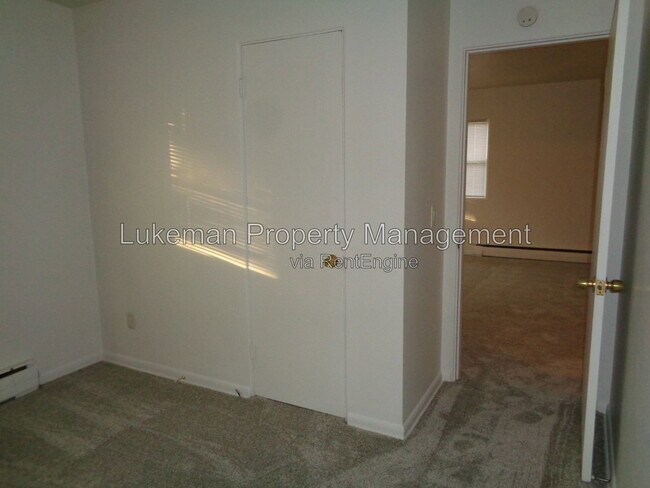 Building Photo - 1536 Henson Ave