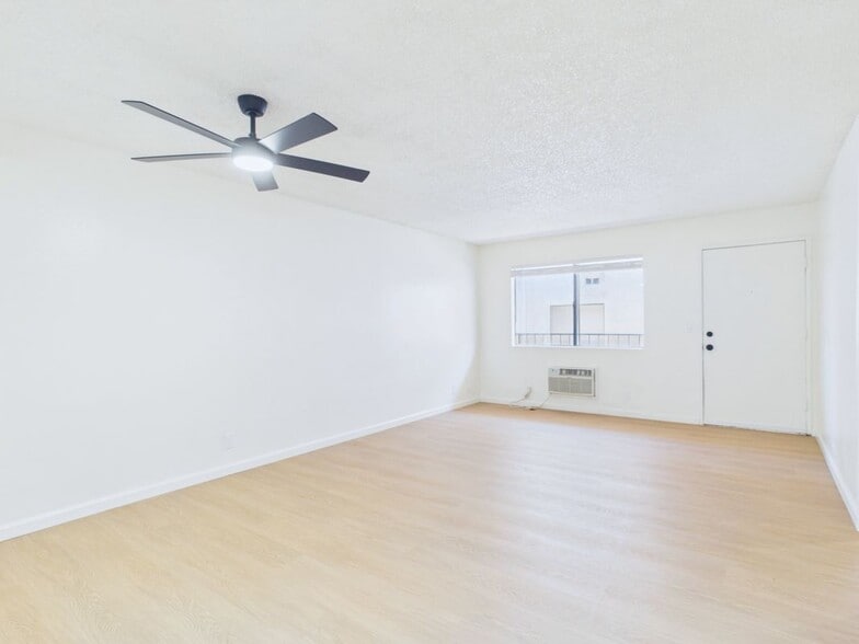 Building Photo - 236 S Ave 55