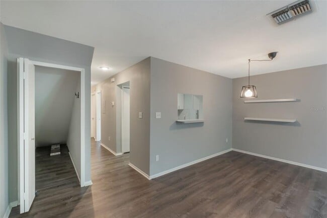 Building Photo - 424 Club Dr