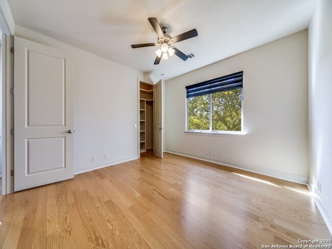 Building Photo - 16 Liser Glen