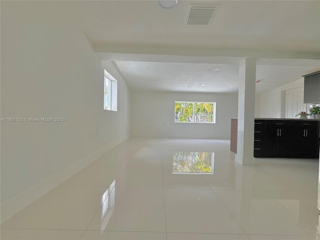 Building Photo - 5101 SW 112th Pl