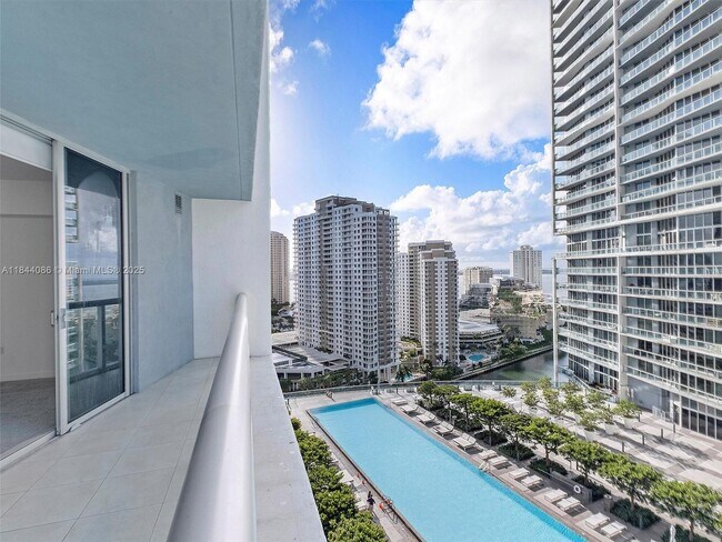 Building Photo - 475 Brickell Ave