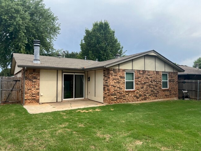 Building Photo - 12224 SW 14th St