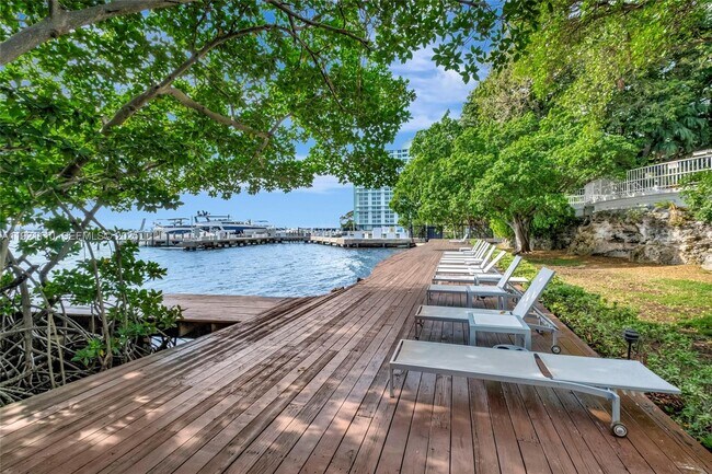 Building Photo - 1627 Brickell Ave