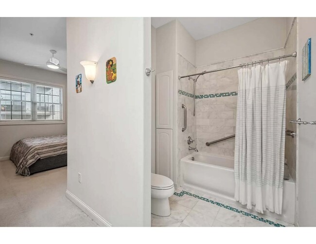 Ensuite full bathroom - 3125 Inglewood Ave S