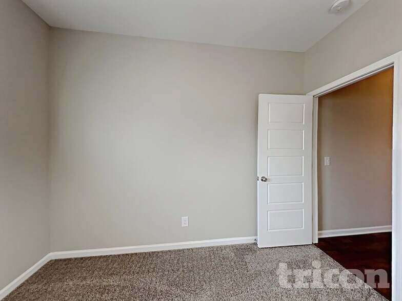 Building Photo - 815 Ellyson Dr