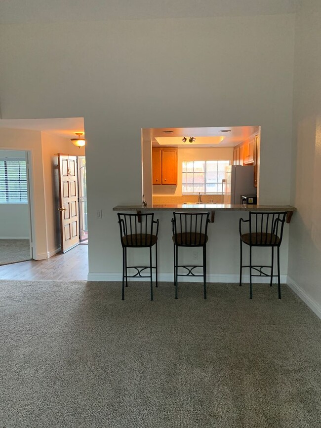 Building Photo - Beautiful 3 Bed 2 Bath Condo in Carlsbad!