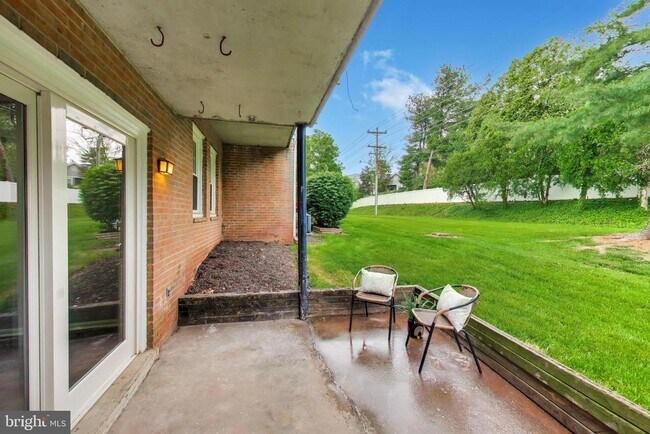 Building Photo - 6153 Strasburg Dr