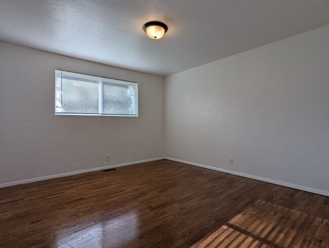 Building Photo - Charming 3 Bedroom, 1 Bath With Large Yard & Great Patio Space!