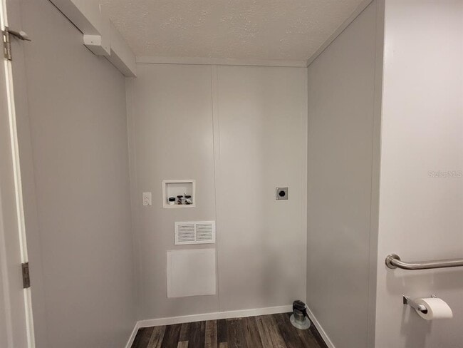 Building Photo - 5700 Holiday Park Blvd