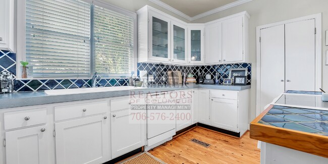 Building Photo - 1531 Wells Dr