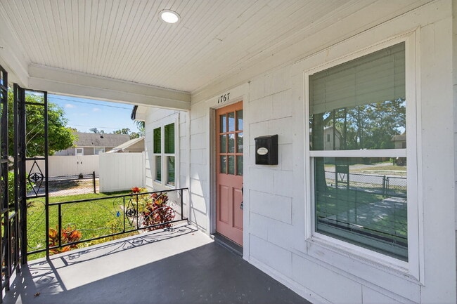 Building Photo - Fully Renovated 3 bedroom St. Pete Home | ...