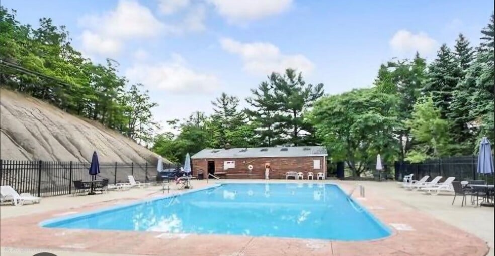 Building Photo - 6490 State Rd