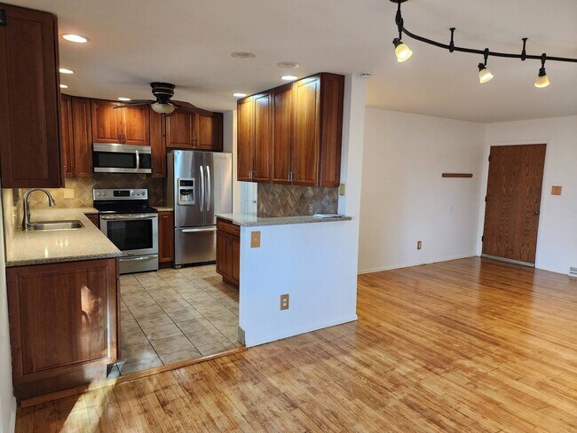 Building Photo - 2618 N Prospect St