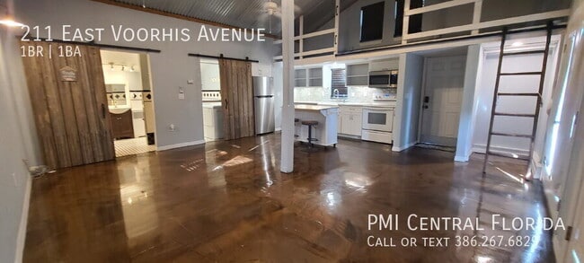 Building Photo - 211 E Voorhis Ave