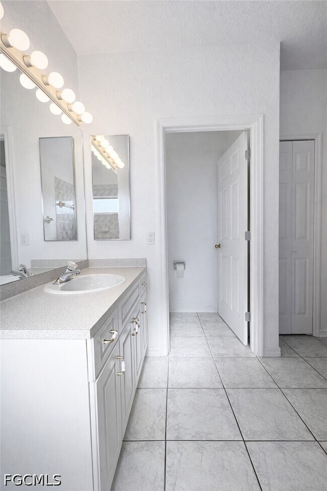 Building Photo - 1109 SW 48th Terrace