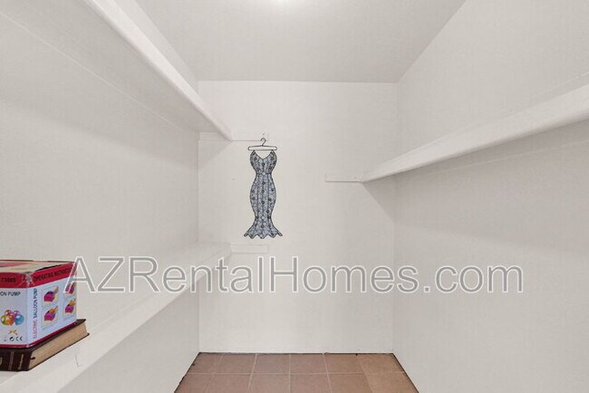 Building Photo - 2210 W Hermosa Dr