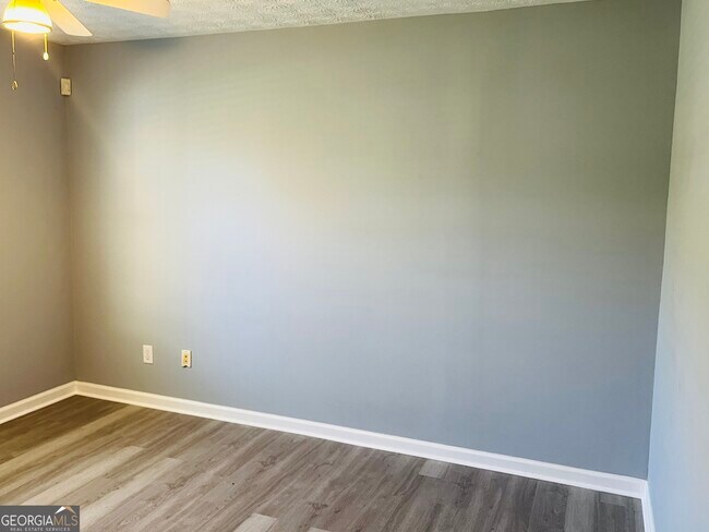 Building Photo - 405 Peeks Crossing Dr