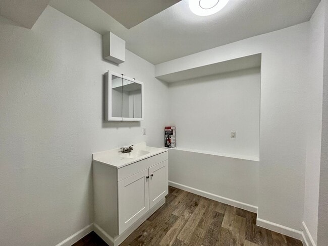 Building Photo - Renovated 4 bedroom home for rent