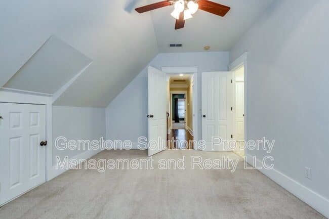 Building Photo - 210 38th Ave N