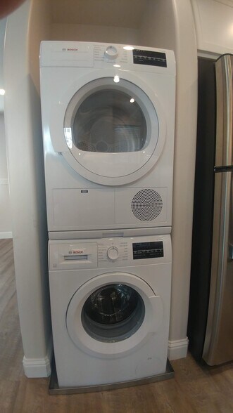 Washer/Dryer - 126 Cowell St