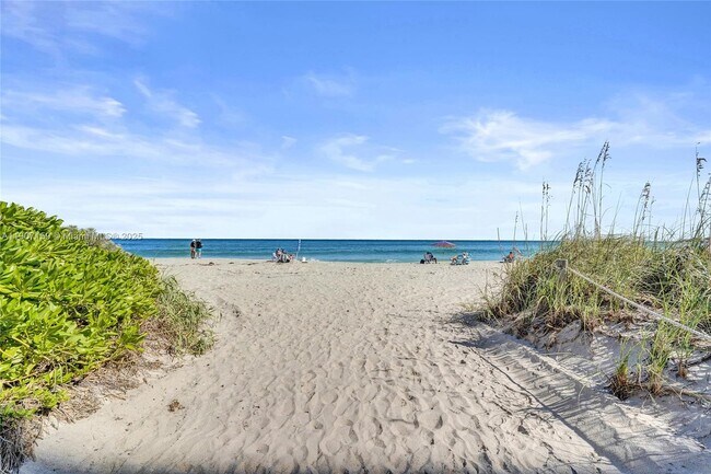 Building Photo - 2035 NE 31st Ave