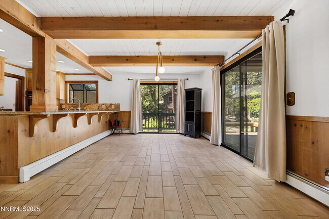 Building Photo - 445 Country Club Dr