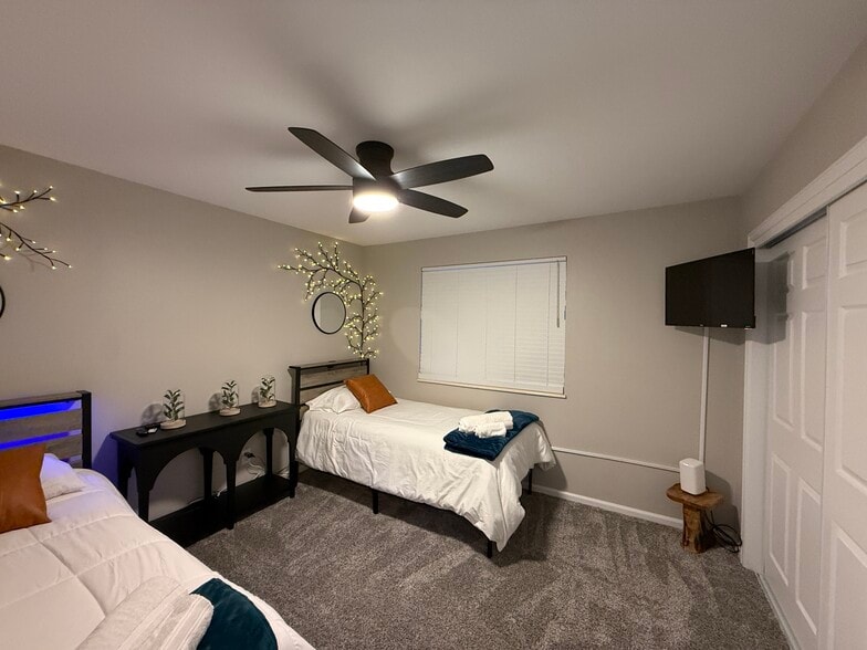 Second bedroom - 5916 Newcombe Ct