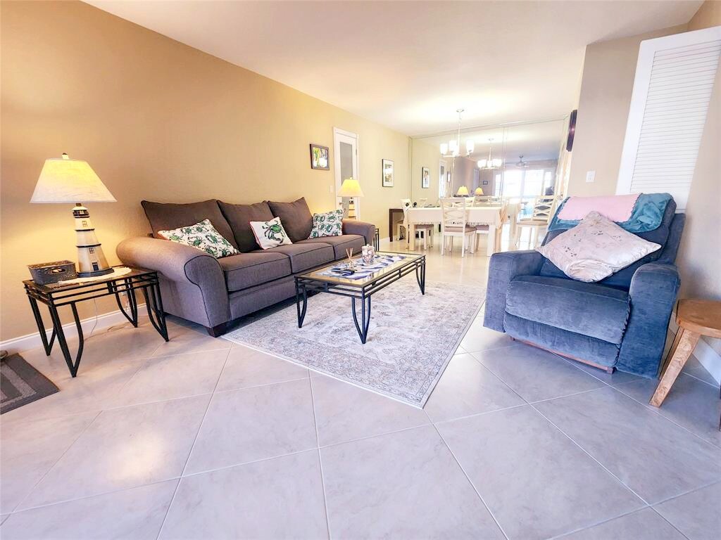 Building Photo - 6281 Bay Club Dr