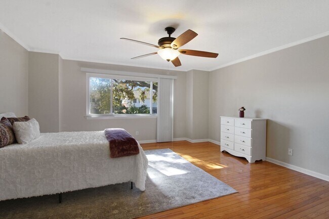 Building Photo - Knollwood Estates