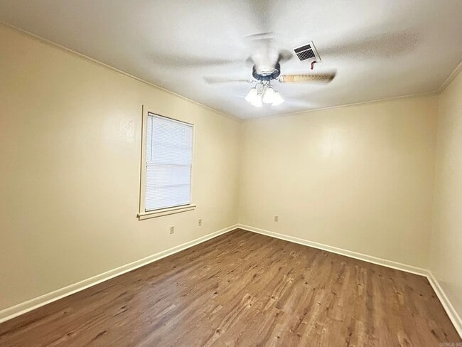 Building Photo - 304 W 34th Ave