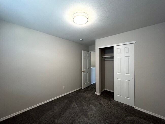 Building Photo - Spacious 4 Bedroom House in Firestone Avilable August!