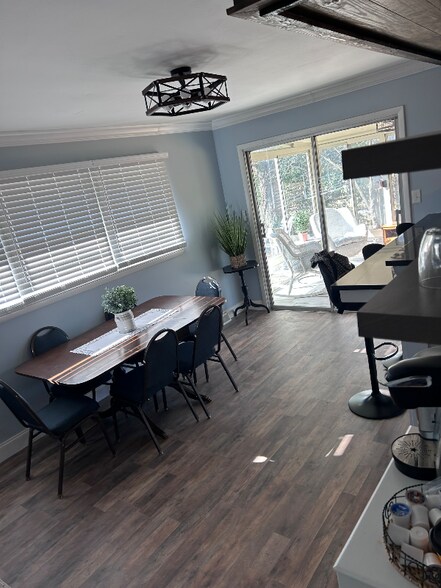 Building Photo - 3202 Whitesburg Dr