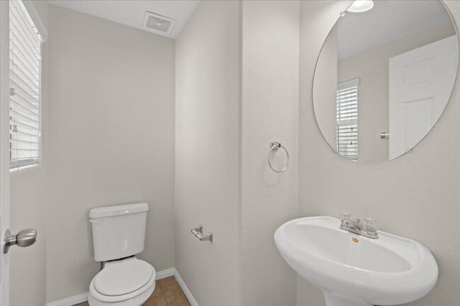 Building Photo - 3 Story, Spacious and Inviting 3-bedroom In Centennial Hills, with Downstairs Bedroom Suite