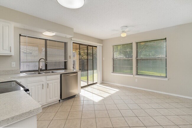 Building Photo - 2311 Lawnmeadow Dr