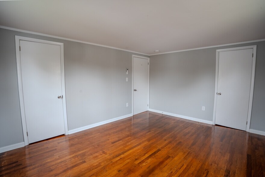 Building Photo - 152 Calvert St