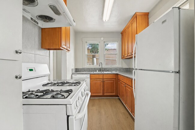 Kitchen - 490 MacDonald St