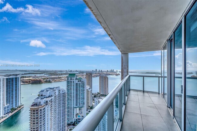 Building Photo - 495 Brickell Ave
