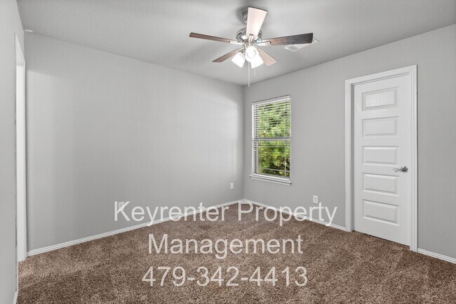 Building Photo - The Perfect Rental in Rupple Meadows!