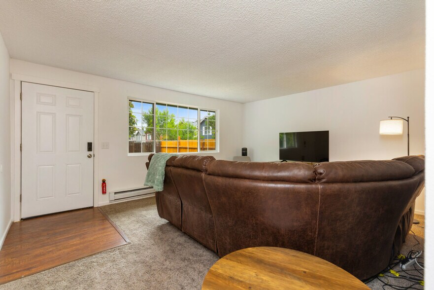 Building Photo - 15704 Ash Way