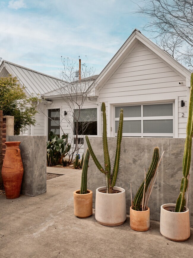 Building Photo - 910 Gullett St