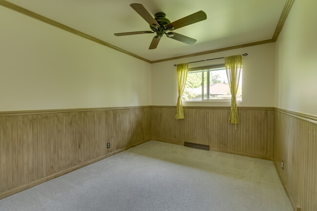 Building Photo - Mercer Island Rambler Available 2/1!