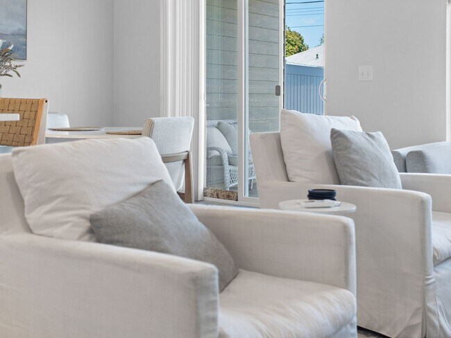 Building Photo - 3-Bedroom Home with Private Garage and Fen...